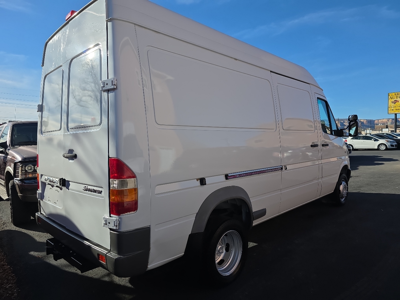 Dodge Sprinter 3500 SHC 140" WB 2005