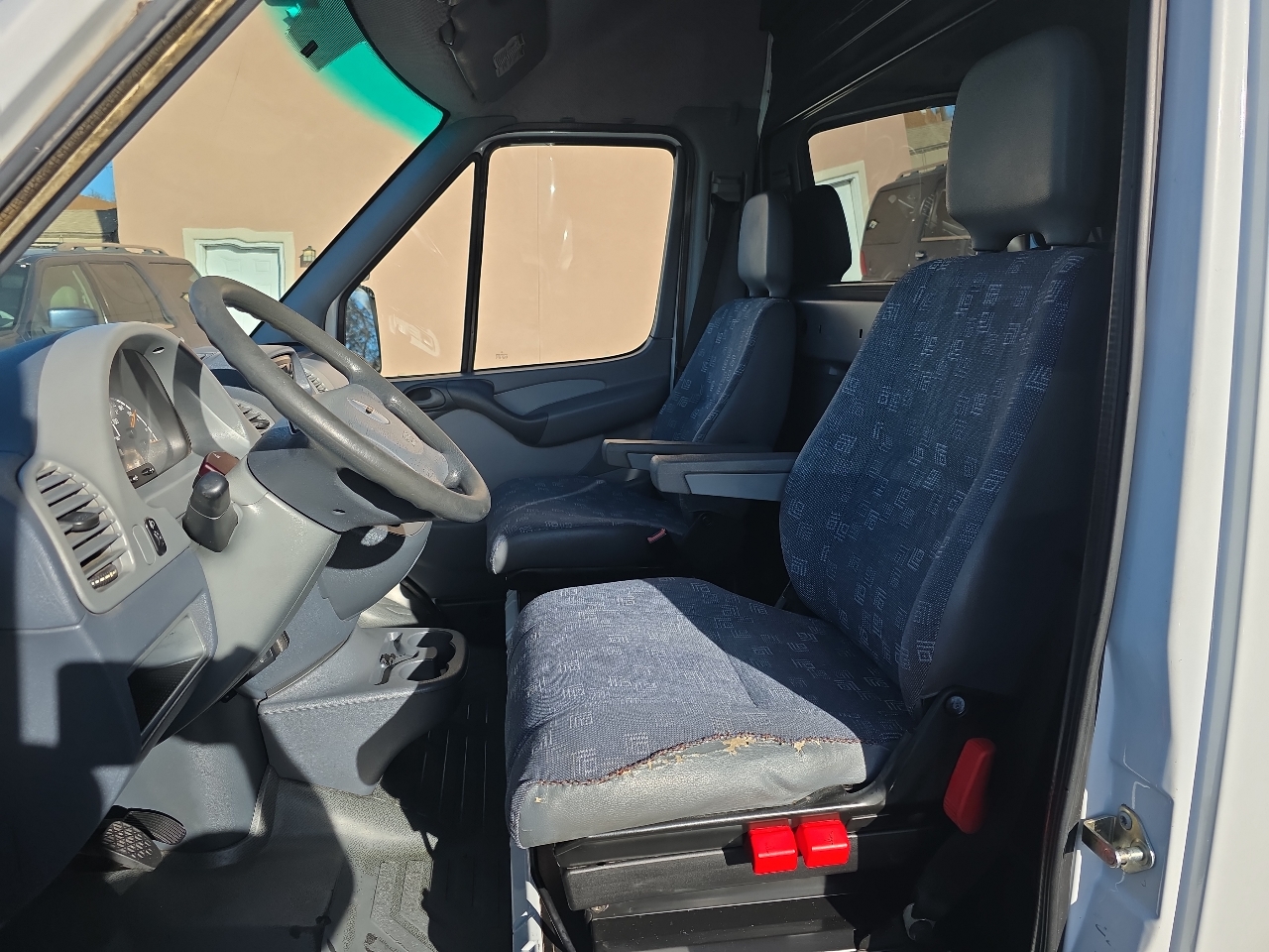 Dodge Sprinter 3500 SHC 140" WB 2005