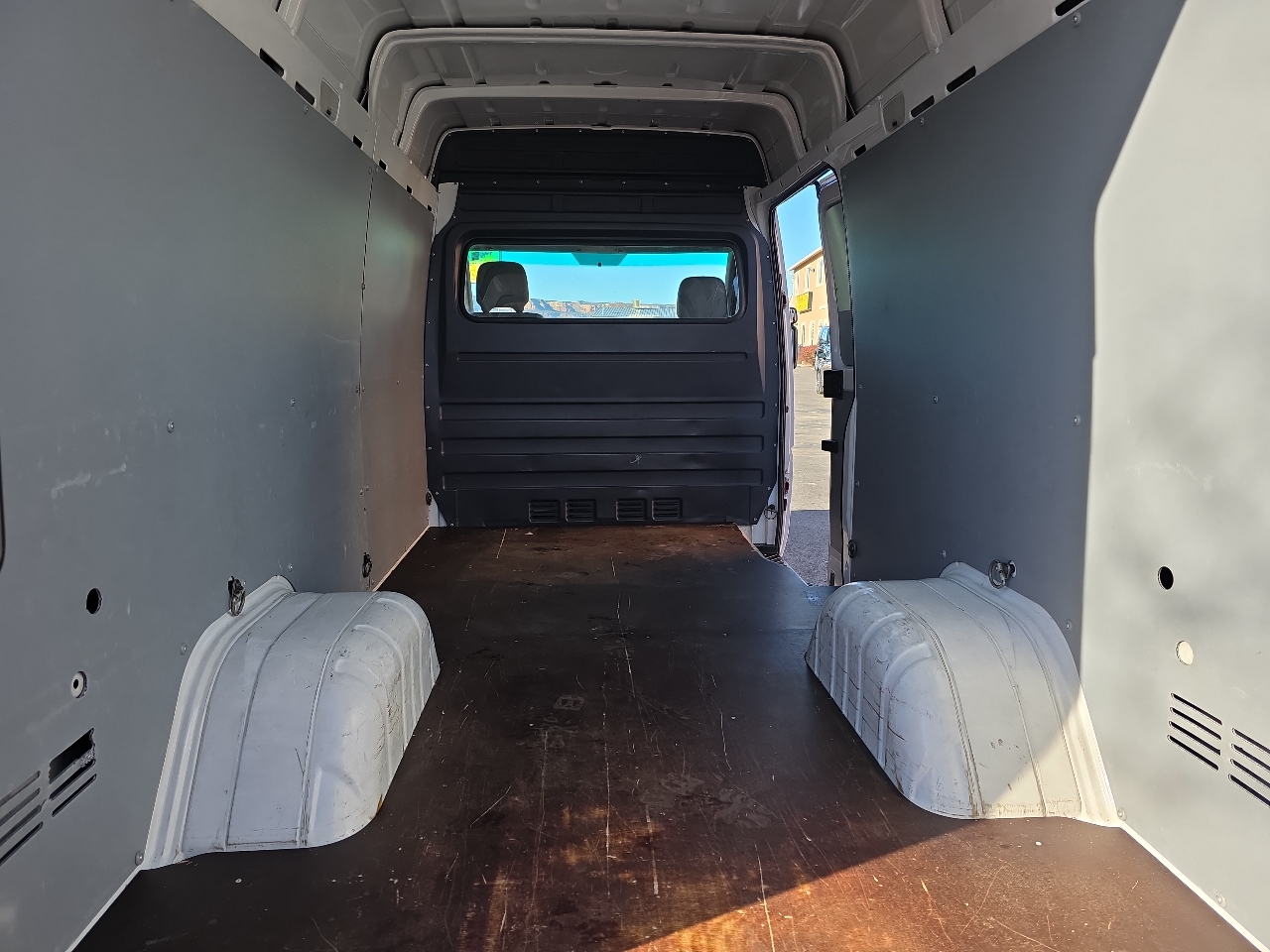 Dodge Sprinter 3500 SHC 140" WB 2005