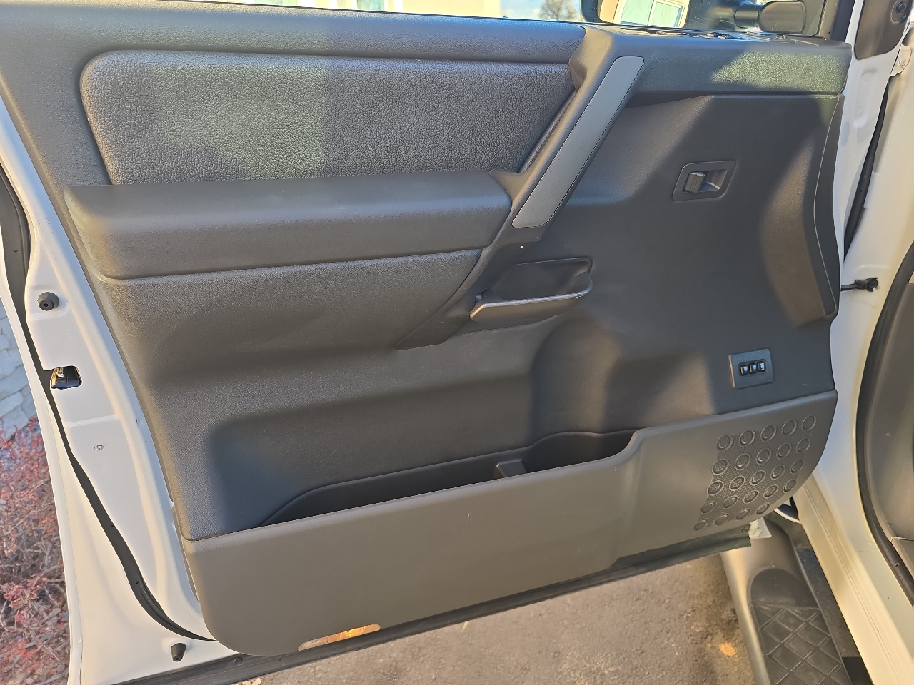 Nissan Titan LE Crew Cab 4WD 2005