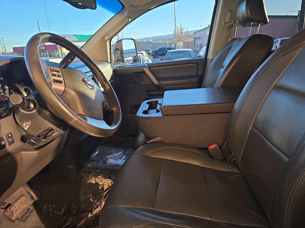 Nissan Titan LE Crew Cab 4WD 2005