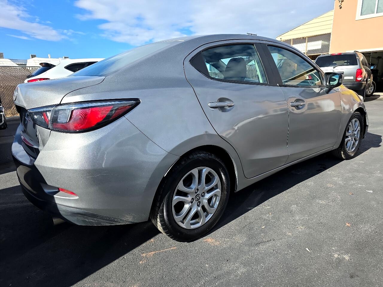 Scion iA 4dr Sdn Man (Natl) 2016