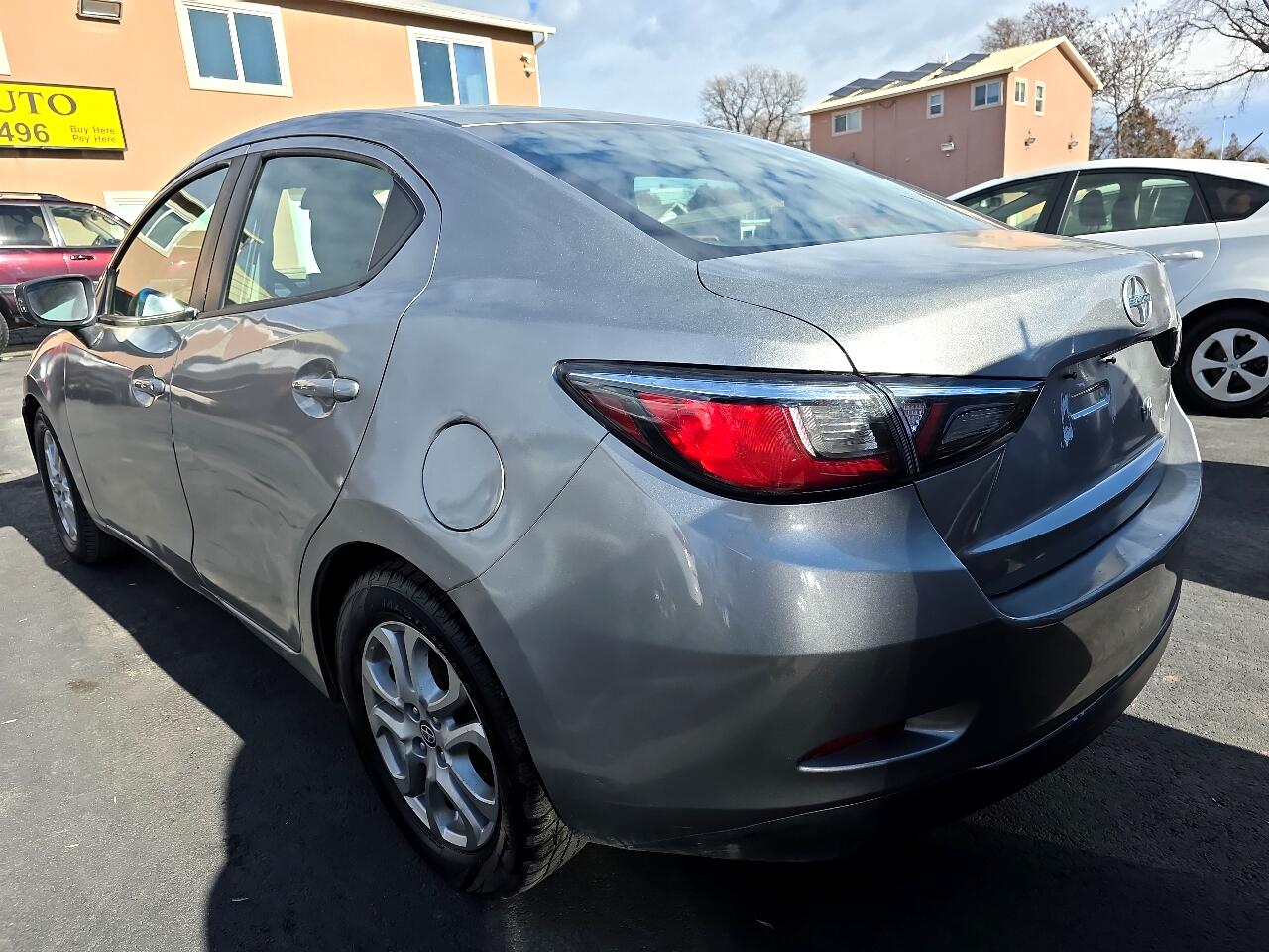 Scion iA 4dr Sdn Man (Natl) 2016