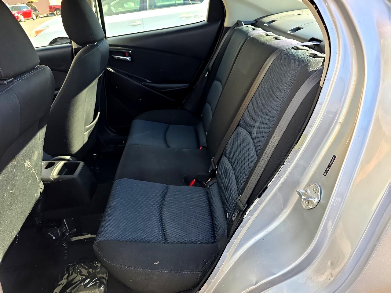 Scion iA 4dr Sdn Man (Natl) 2016