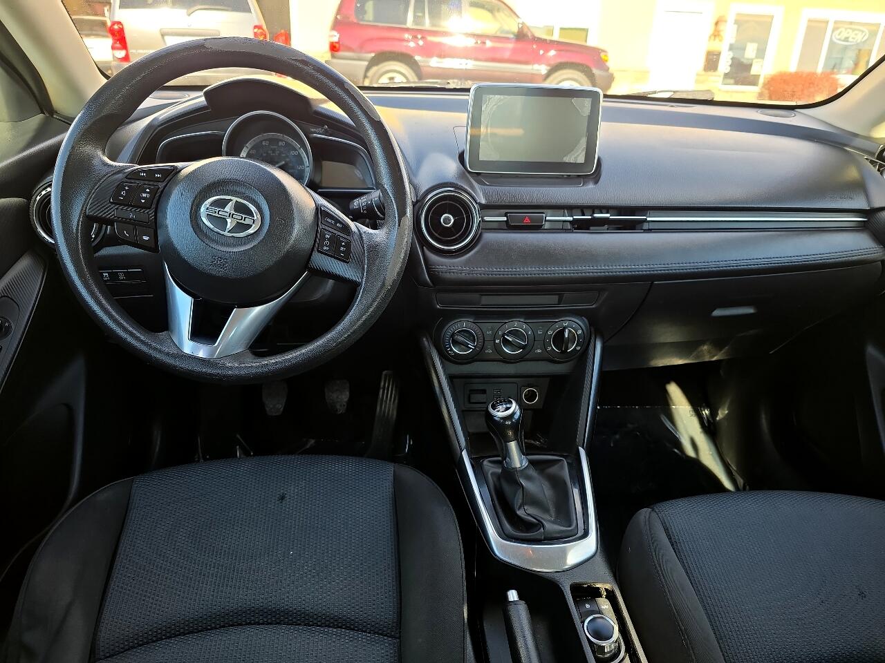 Scion iA 4dr Sdn Man (Natl) 2016