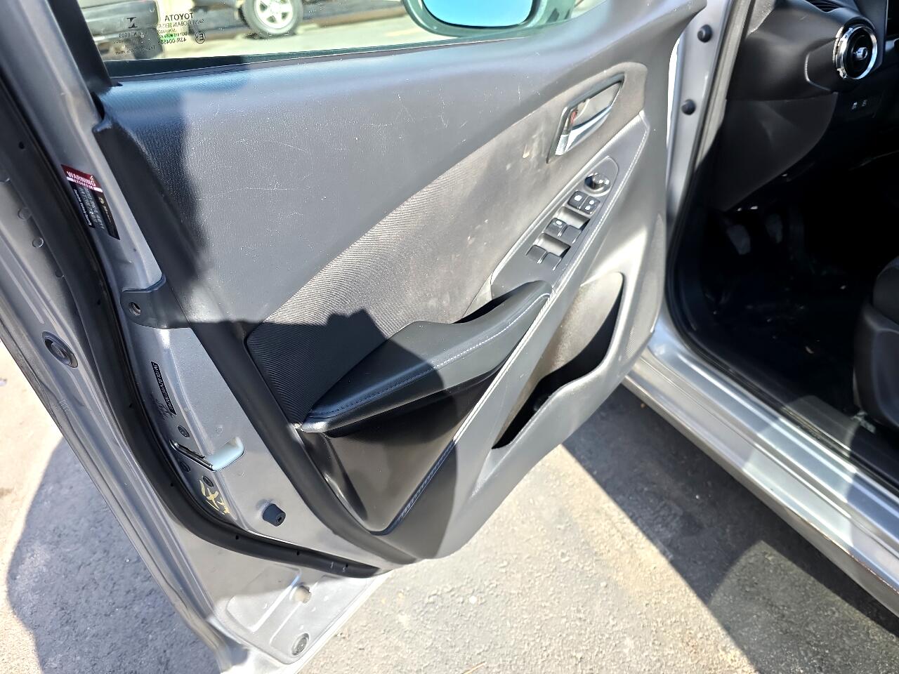 Scion iA 4dr Sdn Man (Natl) 2016