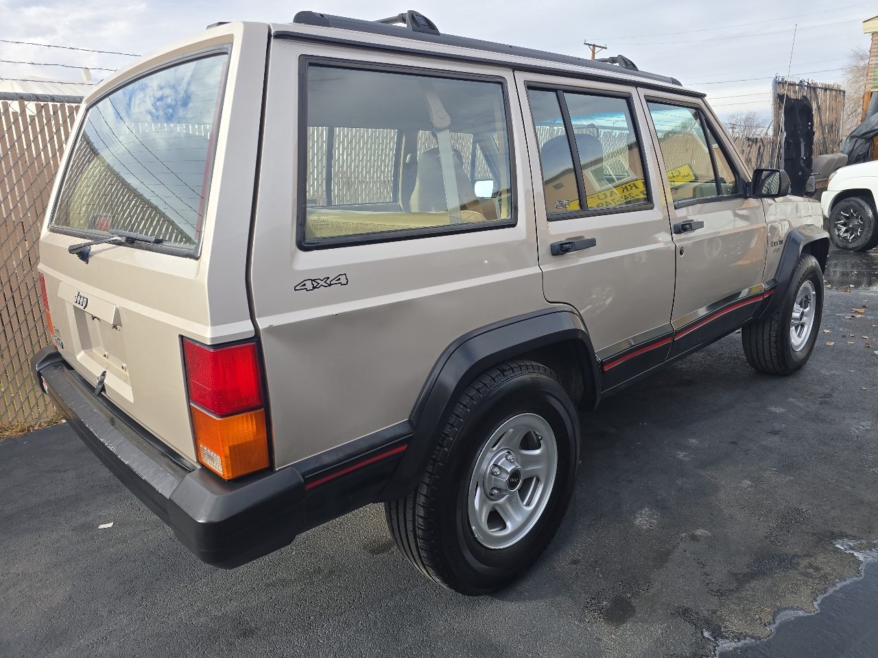 Jeep Cherokee 4dr Sport 4WD 1995