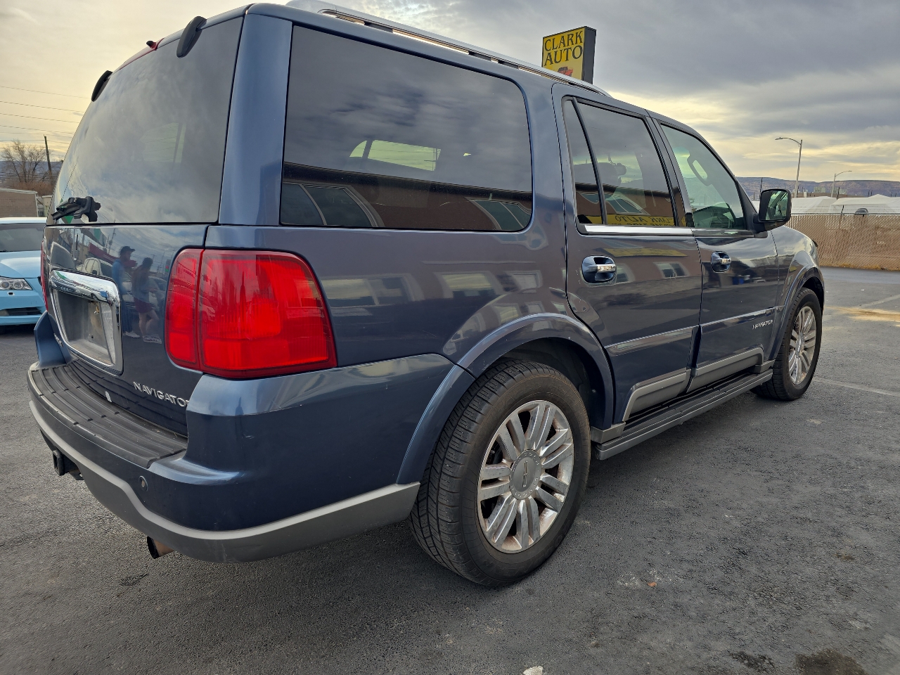 Lincoln Navigator 4dr 4WD Ultimate 2004