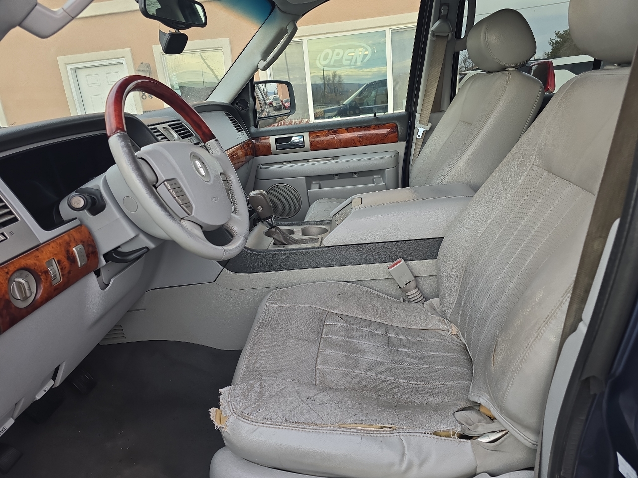 Lincoln Navigator 4dr 4WD Ultimate 2004