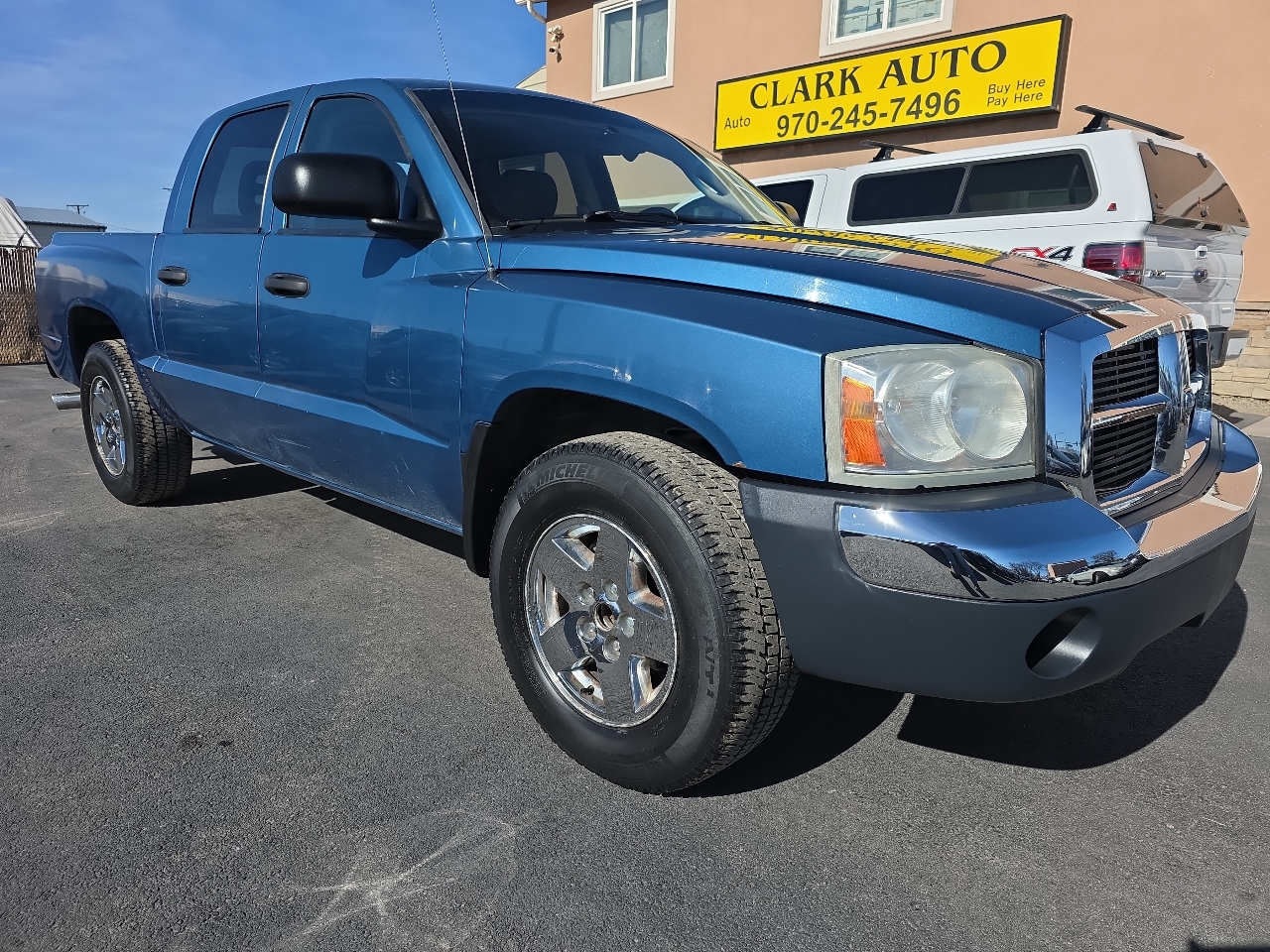2005 Dodge Dakota 4dr Quad Cab 131" WB 4WD SLT