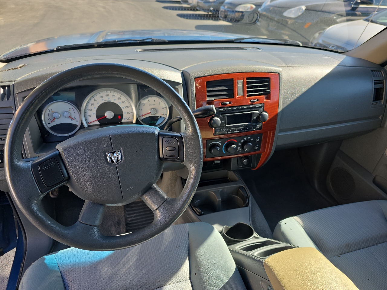 Dodge Dakota 4dr Quad Cab 131" WB 4WD SLT 2005