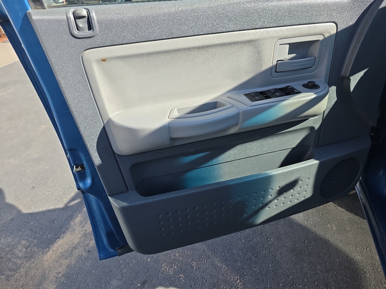 Dodge Dakota 4dr Quad Cab 131" WB 4WD SLT 2005