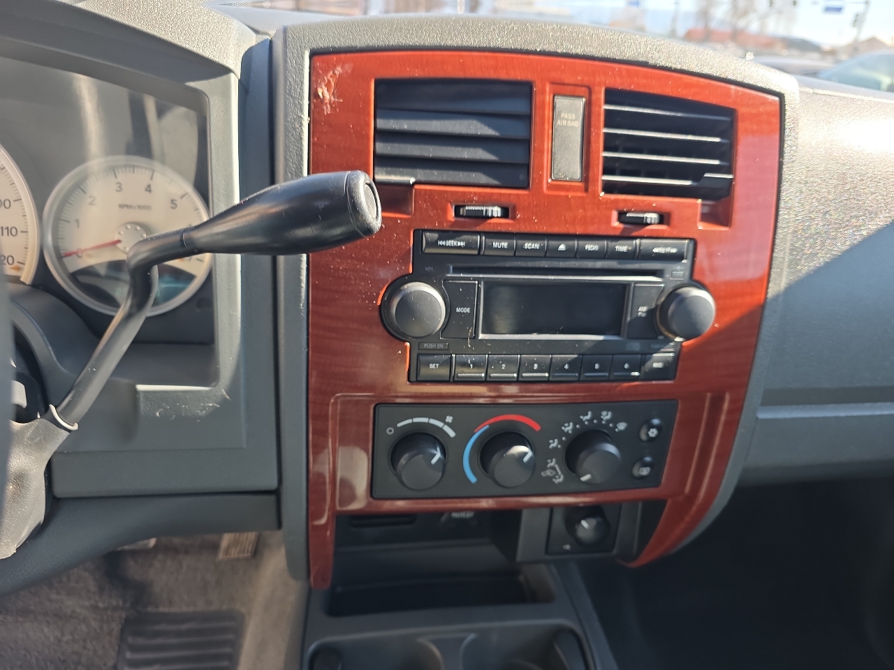 Dodge Dakota 4dr Quad Cab 131" WB 4WD SLT 2005