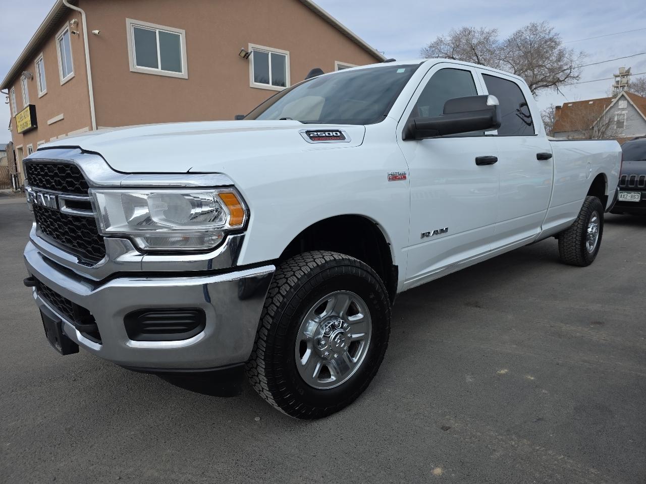 RAM 2500 Tradesman 4x4 Crew Cab 8' Box 2022