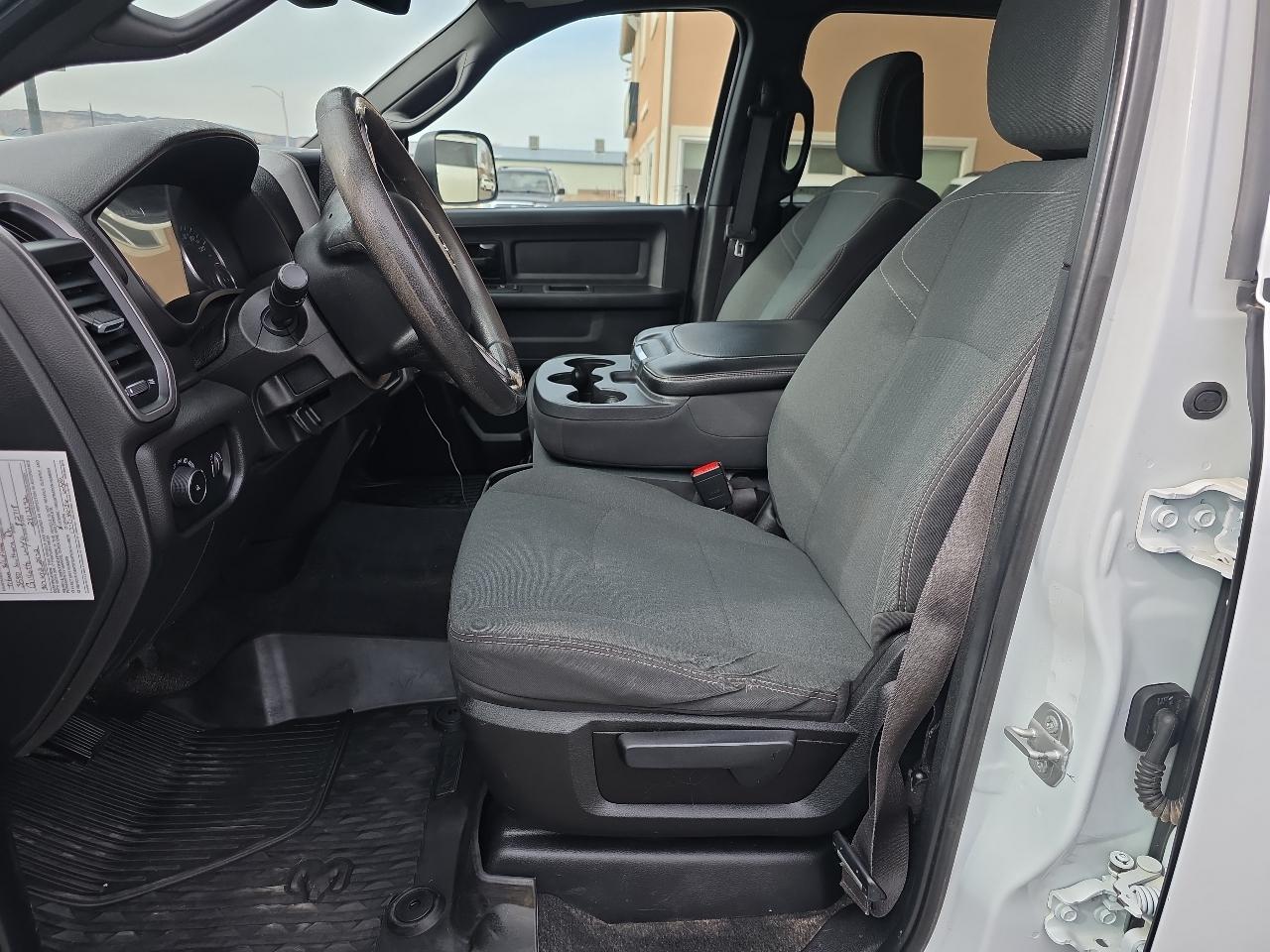 RAM 2500 Tradesman 4x4 Crew Cab 8' Box 2022