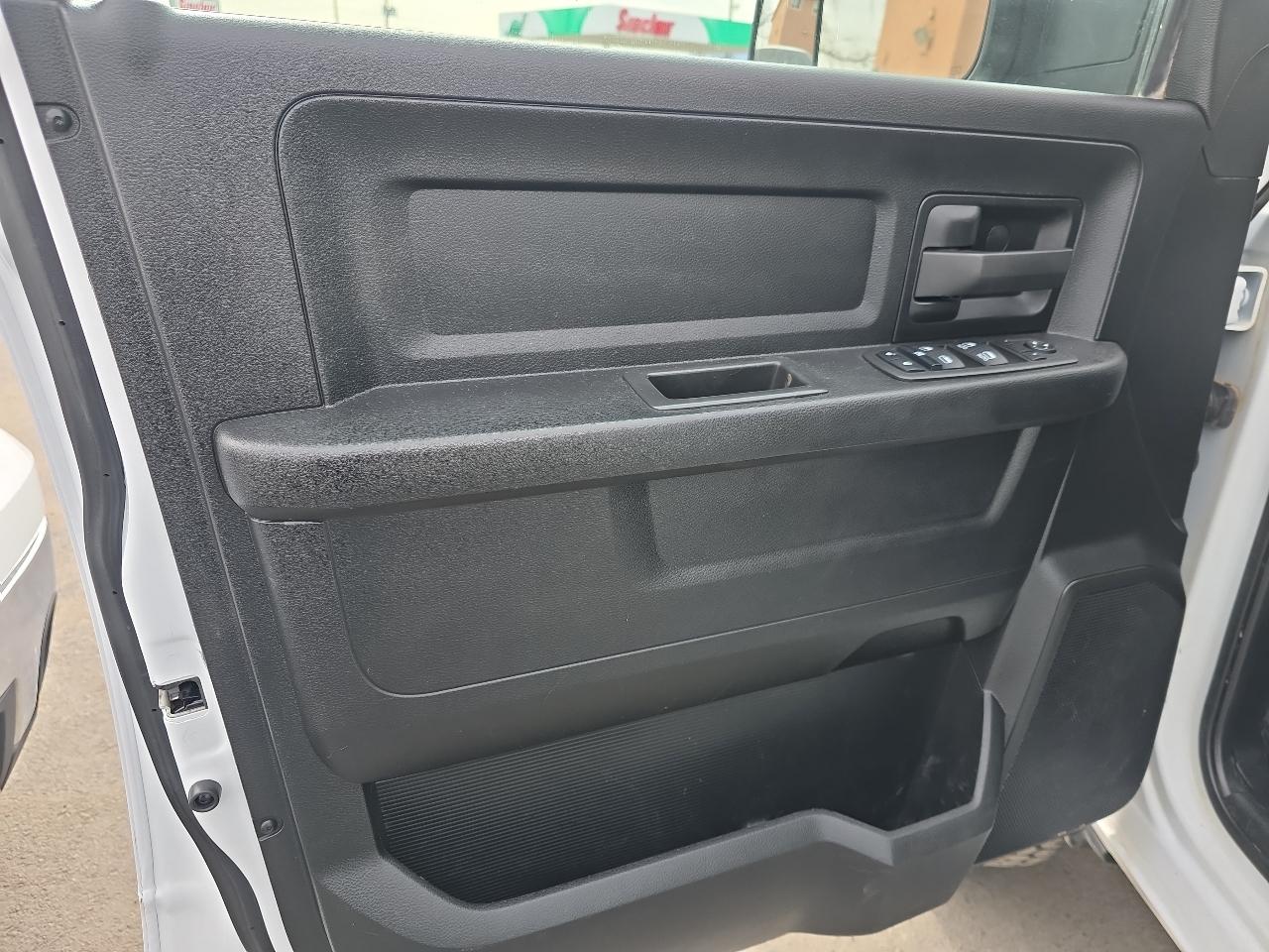 RAM 2500 Tradesman 4x4 Crew Cab 8' Box 2022