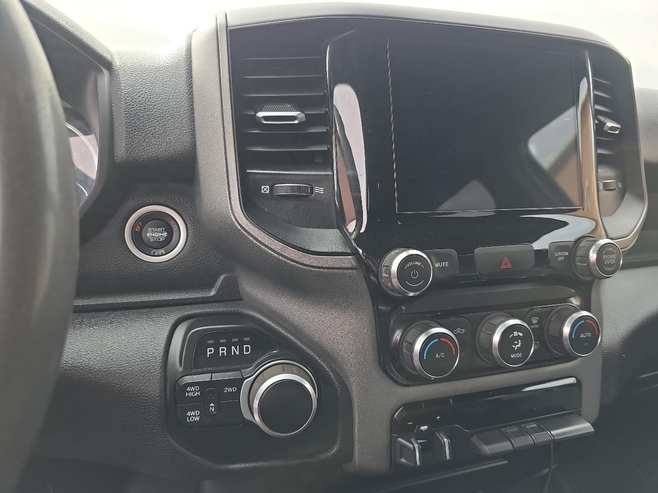 RAM 2500 Tradesman 4x4 Crew Cab 8' Box 2022