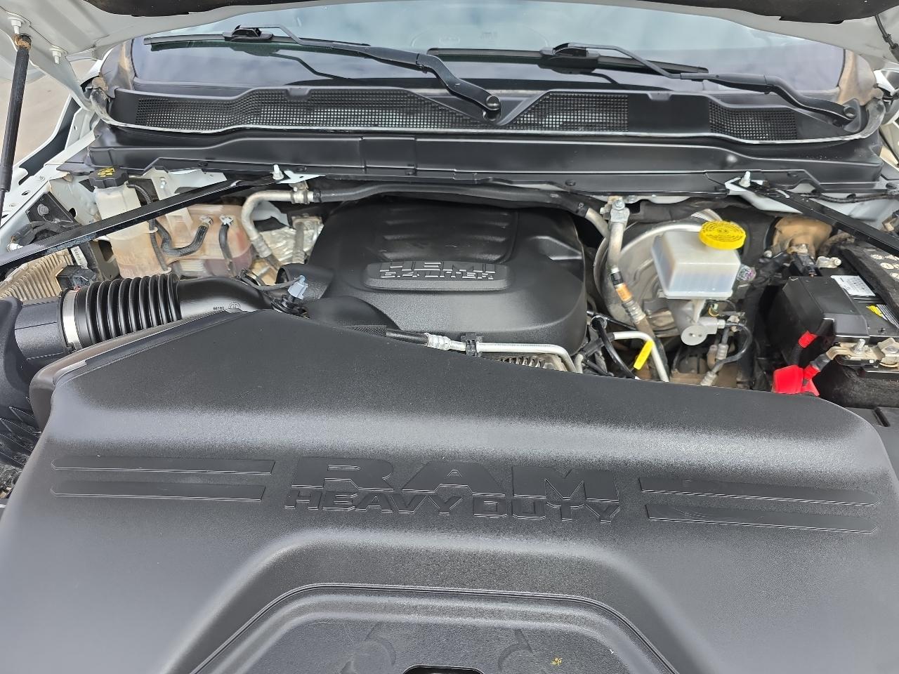 RAM 2500 Tradesman 4x4 Crew Cab 8' Box 2022