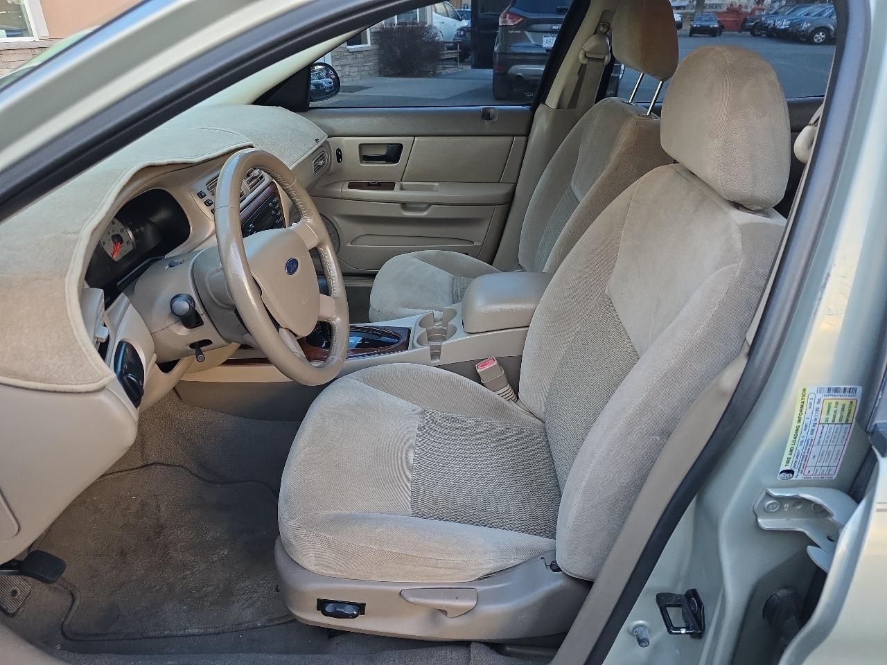 Ford Taurus 4dr Sdn SEL 2006