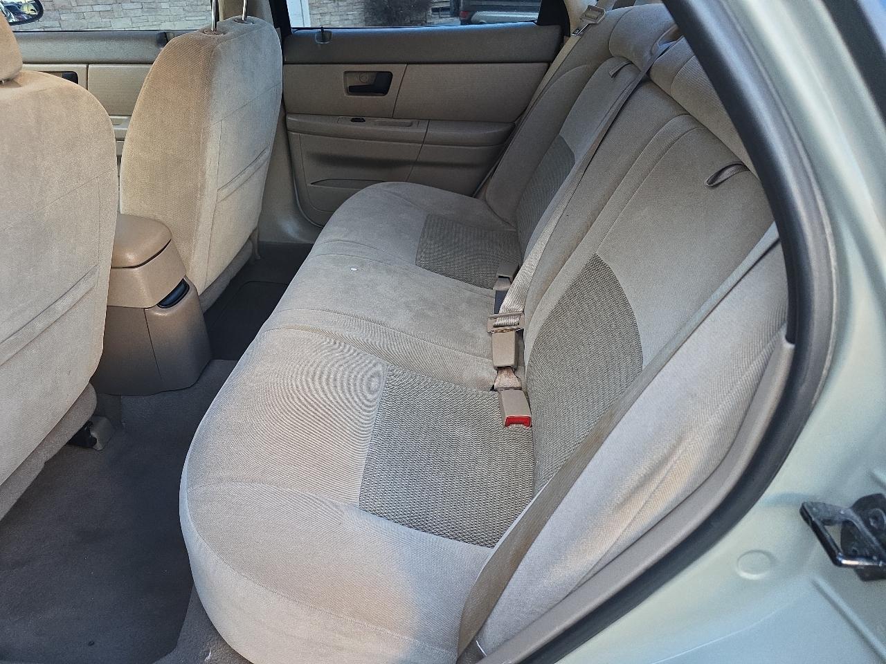 Ford Taurus 4dr Sdn SEL 2006