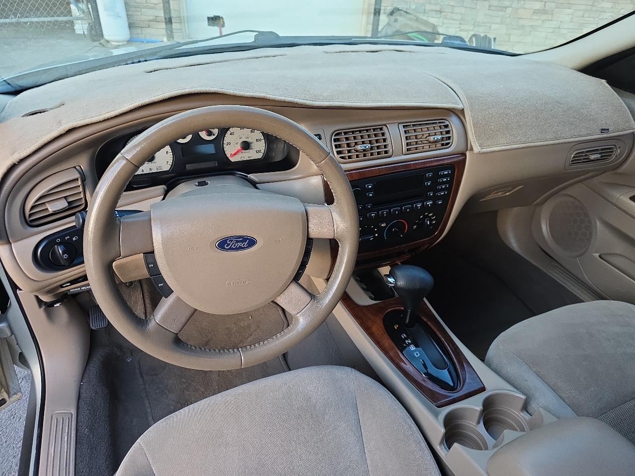 Ford Taurus 4dr Sdn SEL 2006