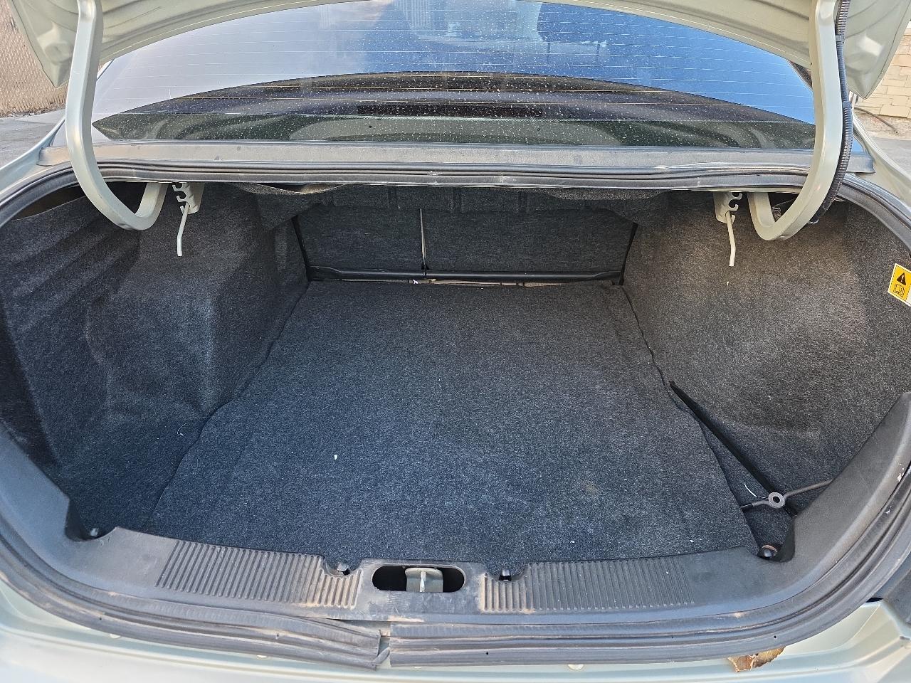 Ford Taurus 4dr Sdn SEL 2006