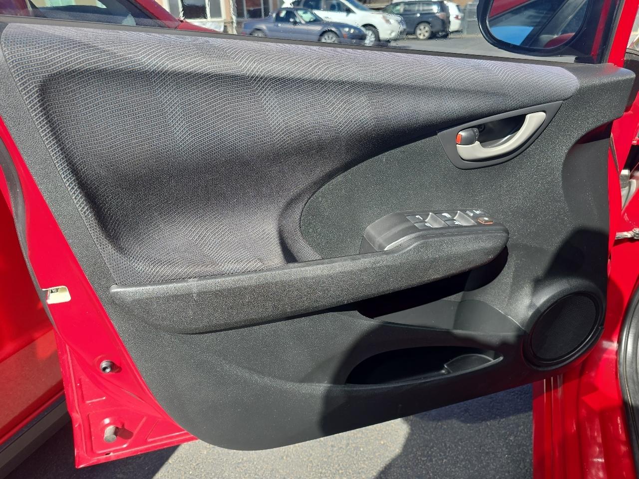 Honda Fit 5dr HB Auto Sport 2011