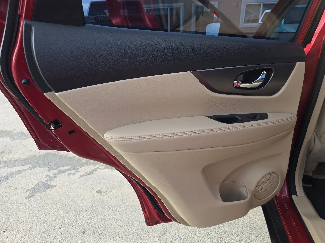 Nissan Rogue FWD 4dr S 2015