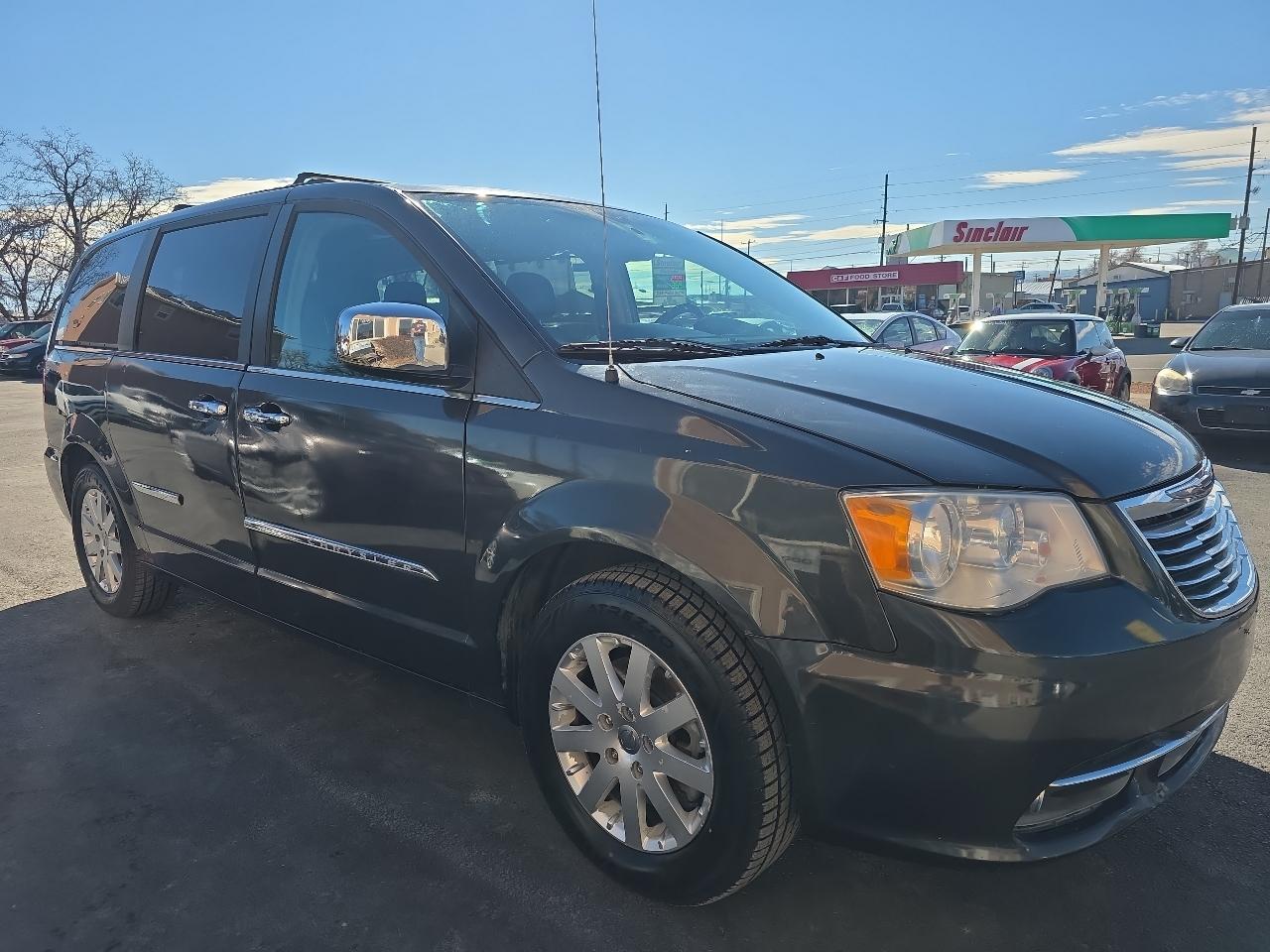 Chrysler Town & Country 4dr Wgn Touring-L 2012