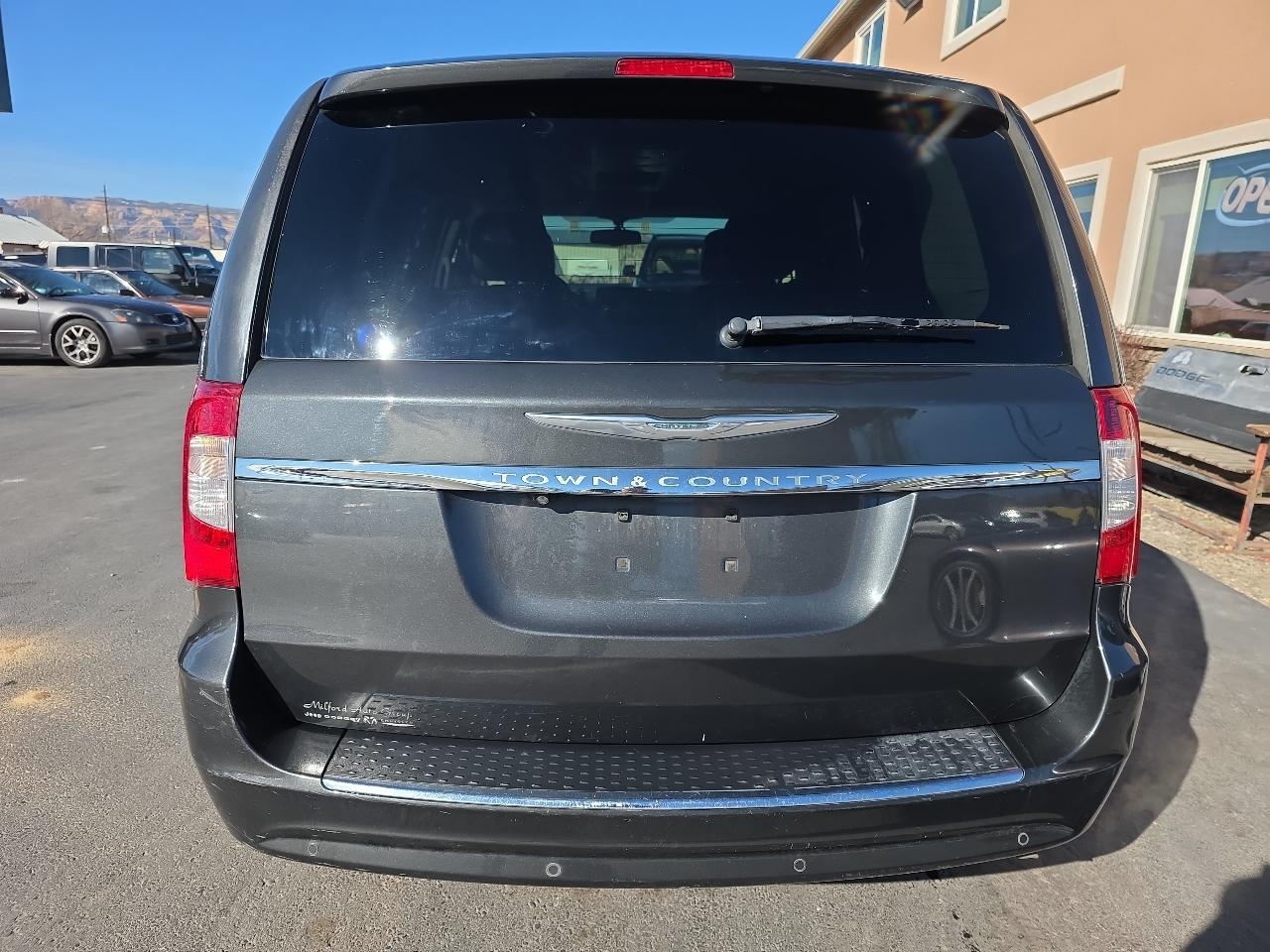 Chrysler Town & Country 4dr Wgn Touring-L 2012
