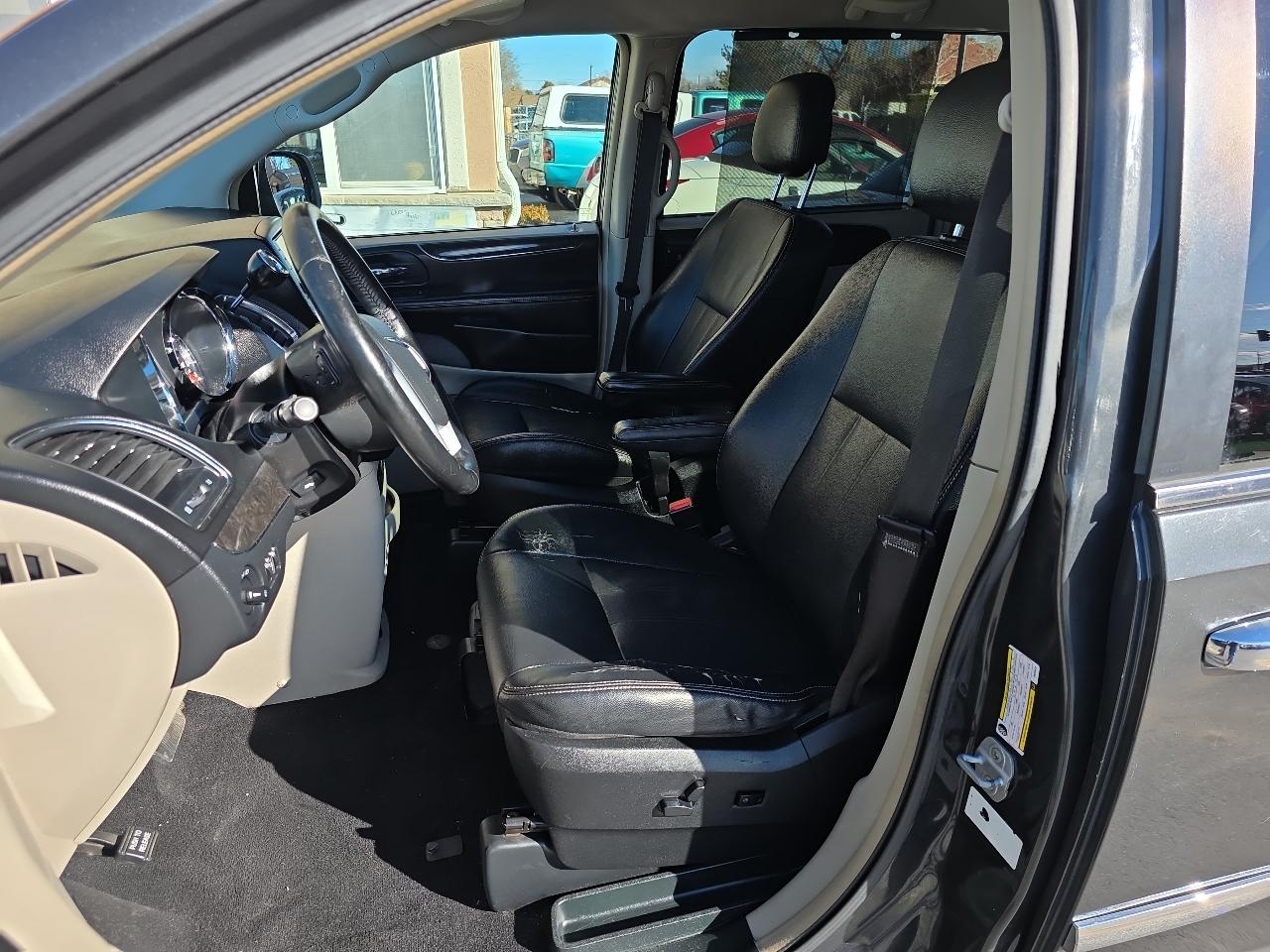 Chrysler Town & Country 4dr Wgn Touring-L 2012