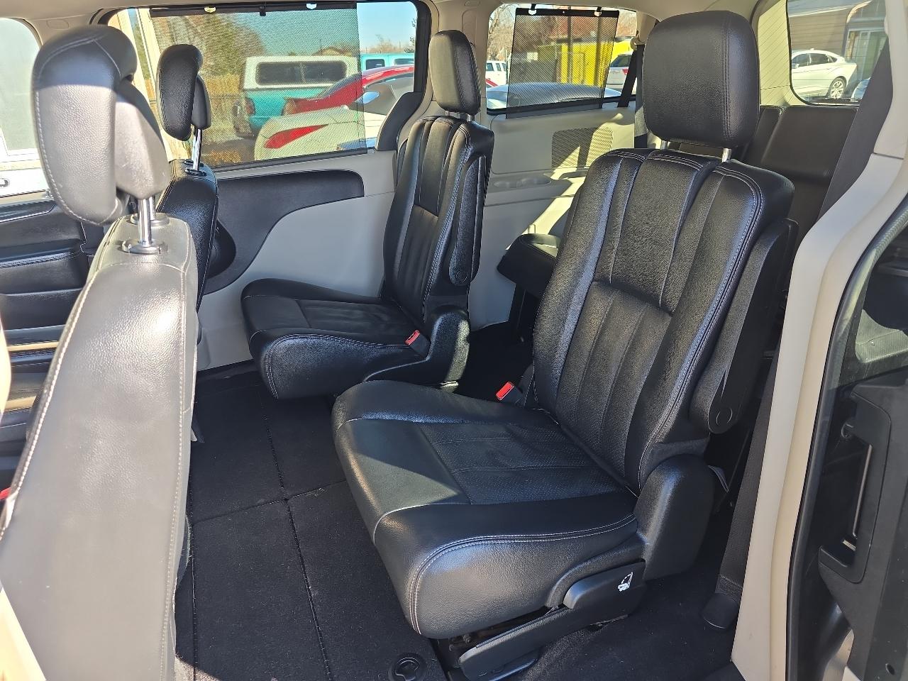 Chrysler Town & Country 4dr Wgn Touring-L 2012