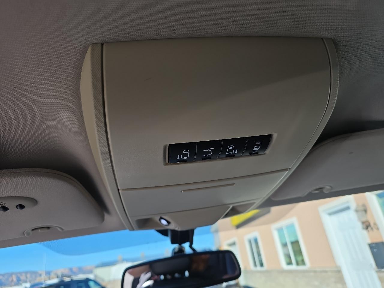 Chrysler Town & Country 4dr Wgn Touring-L 2012