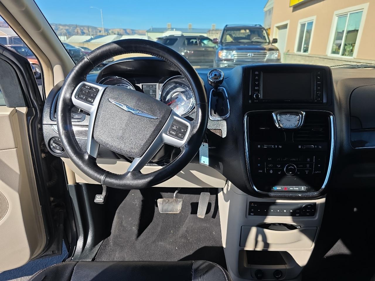 Chrysler Town & Country 4dr Wgn Touring-L 2012