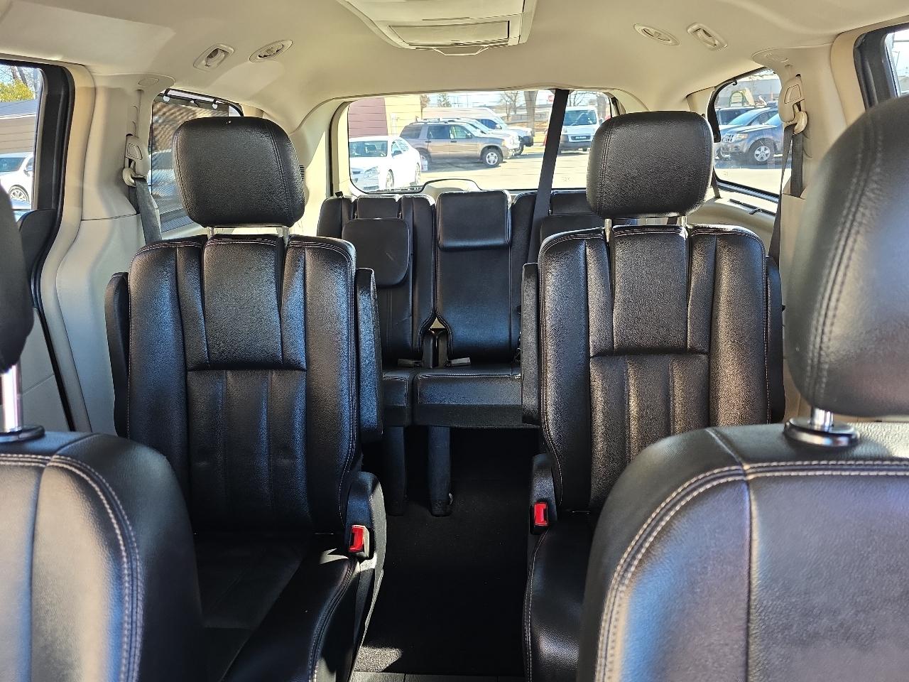 Chrysler Town & Country 4dr Wgn Touring-L 2012