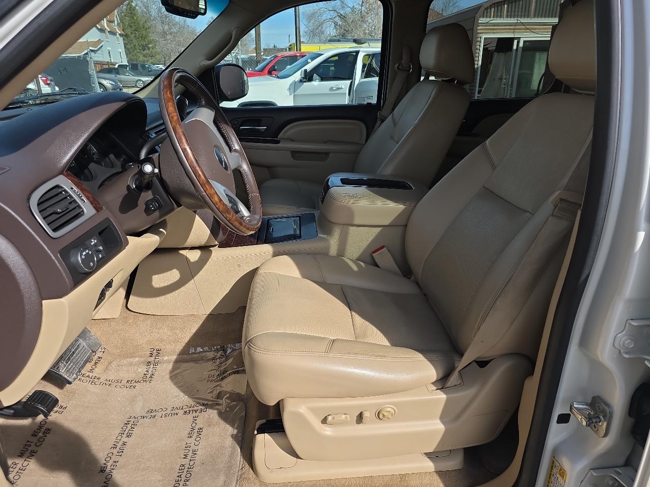 GMC Yukon XL AWD 4dr Denali 2014