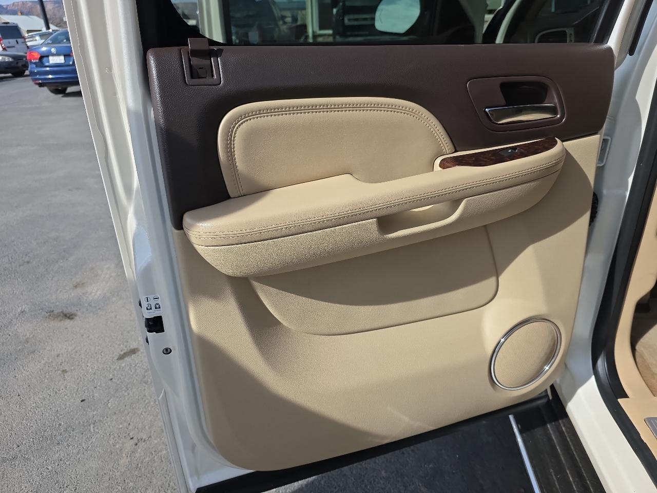 GMC Yukon XL AWD 4dr Denali 2014