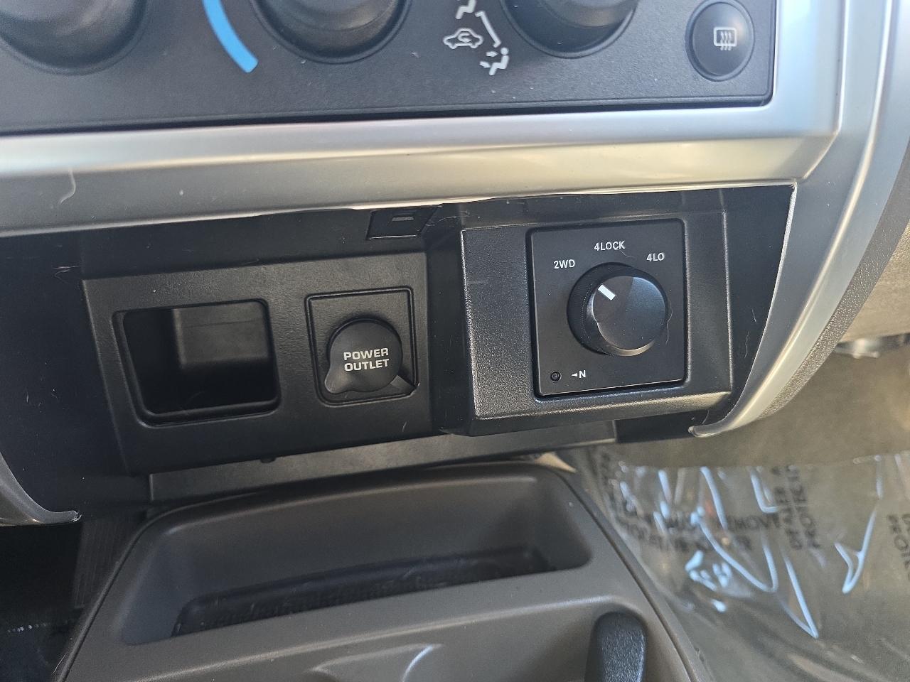 Dodge Dakota 4dr Quad Cab 131 4WD Laramie 2006