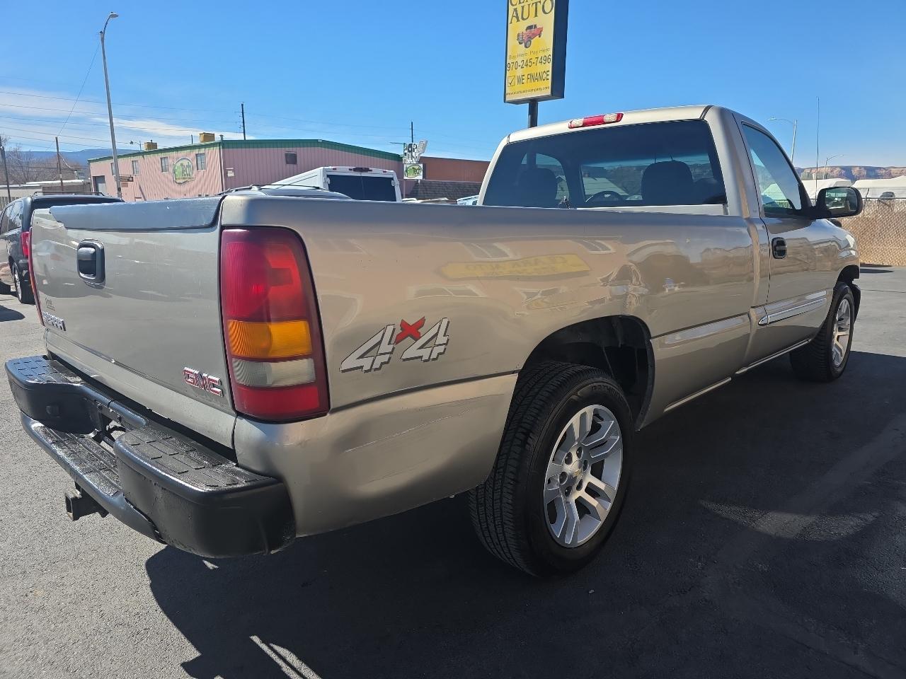 GMC Sierra 1500 Reg Cab 133.0" WB 4WD SLE 2003