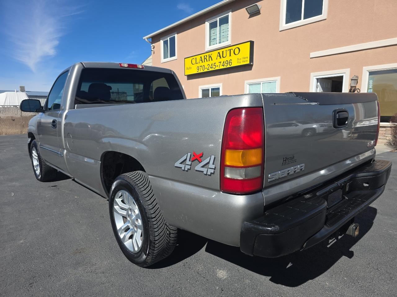 GMC Sierra 1500 Reg Cab 133.0" WB 4WD SLE 2003