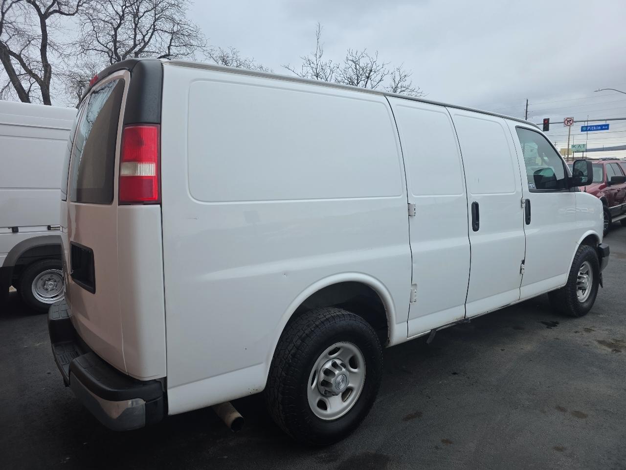 Chevrolet Express Cargo Van RWD 2500 135" 2017