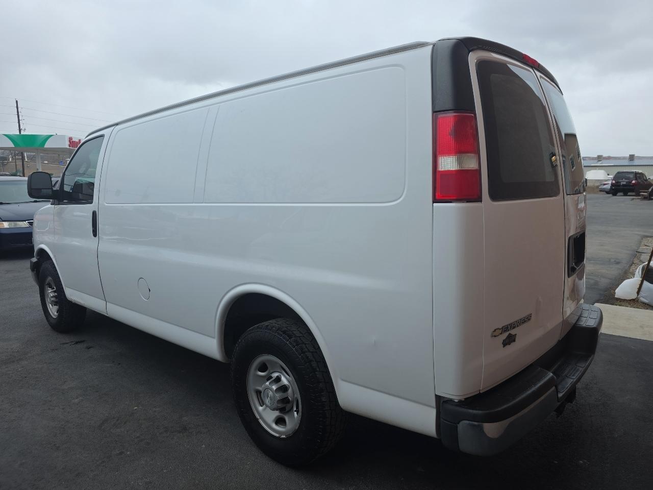 Chevrolet Express Cargo Van RWD 2500 135" 2017