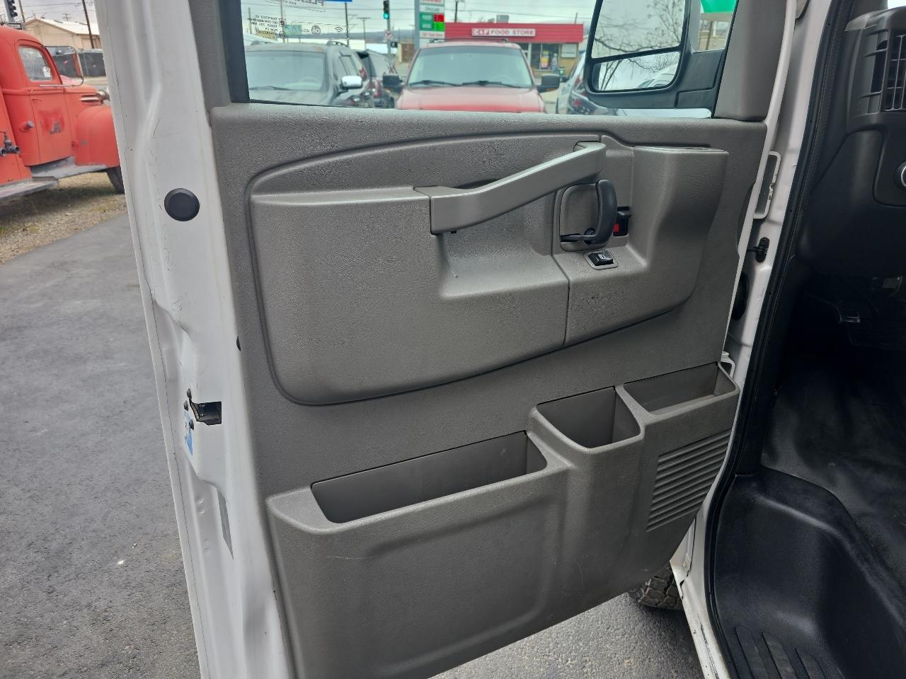 Chevrolet Express Cargo Van RWD 2500 135" 2017