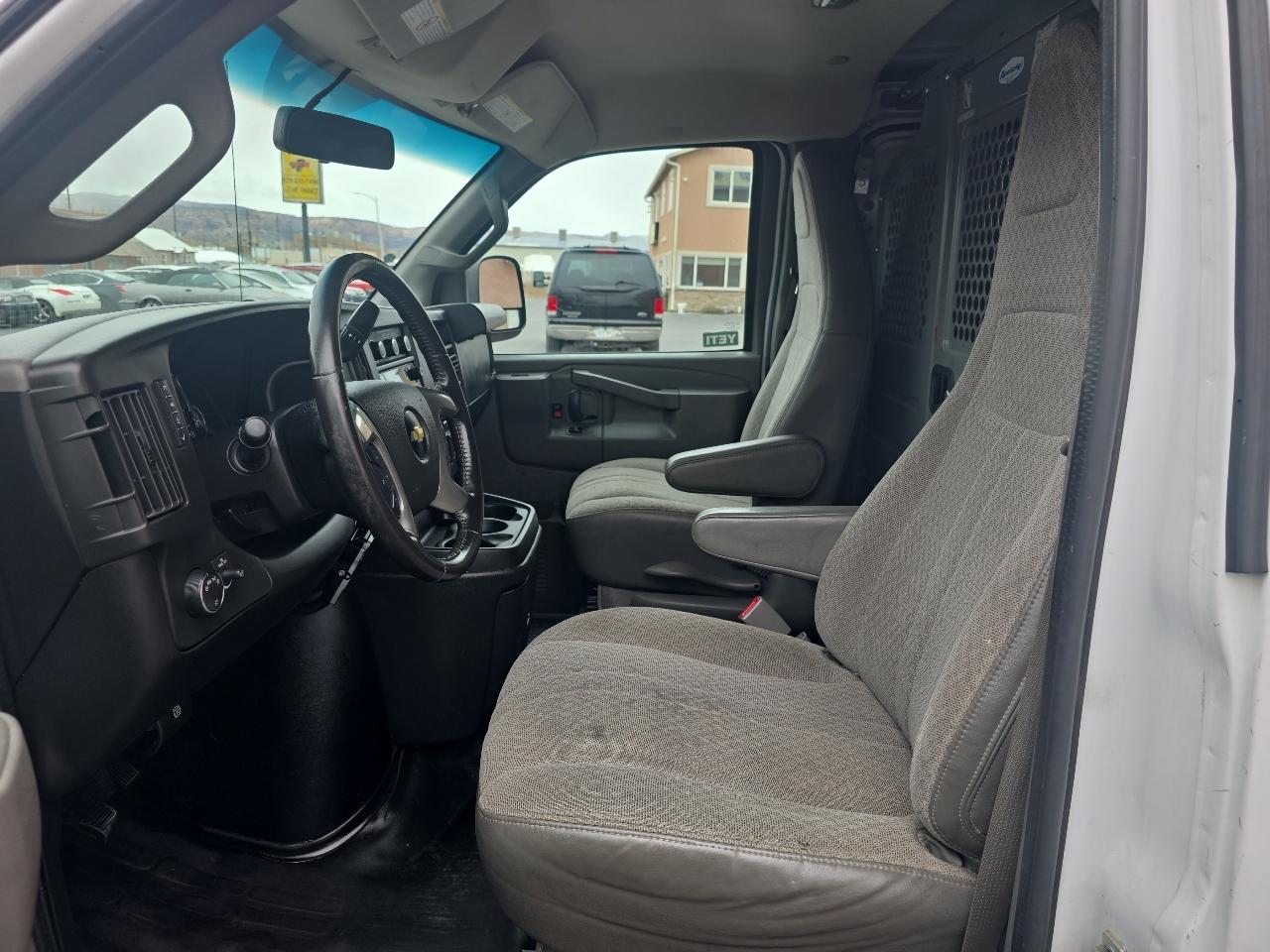 Chevrolet Express Cargo Van RWD 2500 135" 2017