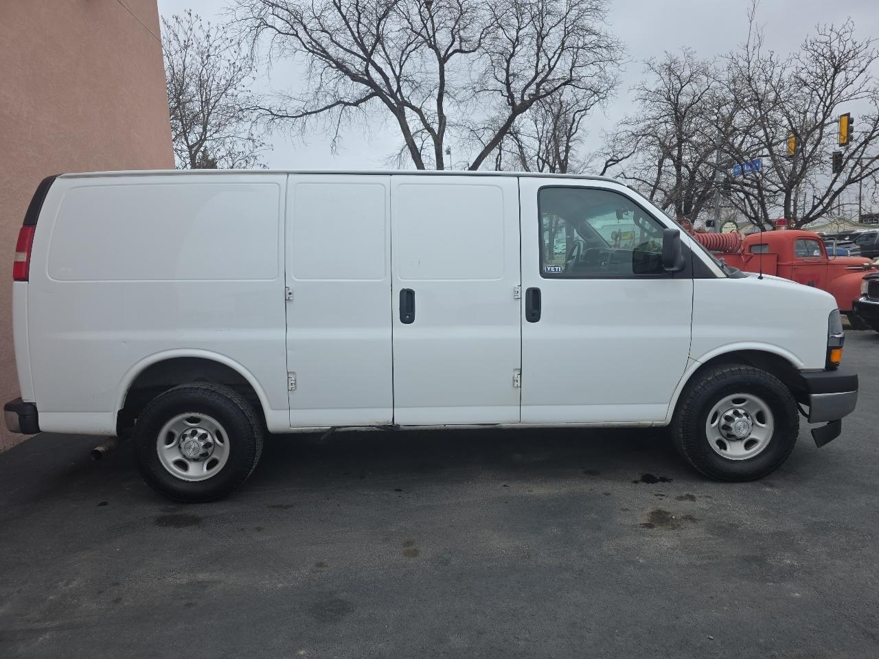 Chevrolet Express Cargo Van RWD 2500 135" 2017