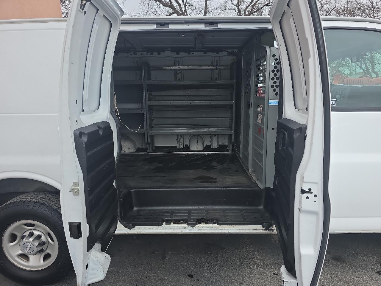 Chevrolet Express Cargo Van RWD 2500 135" 2017