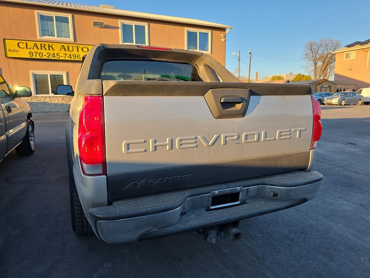 Chevrolet Avalanche 1500 5dr Crew Cab 130" WB 4WD Z71 2004