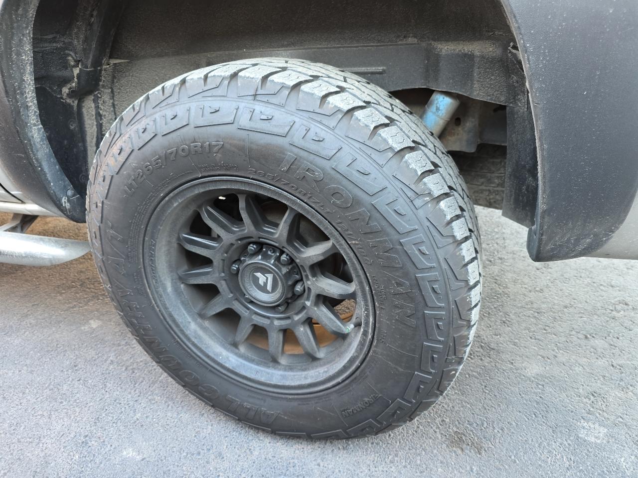 Chevrolet Avalanche 1500 5dr Crew Cab 130" WB 4WD Z71 2004