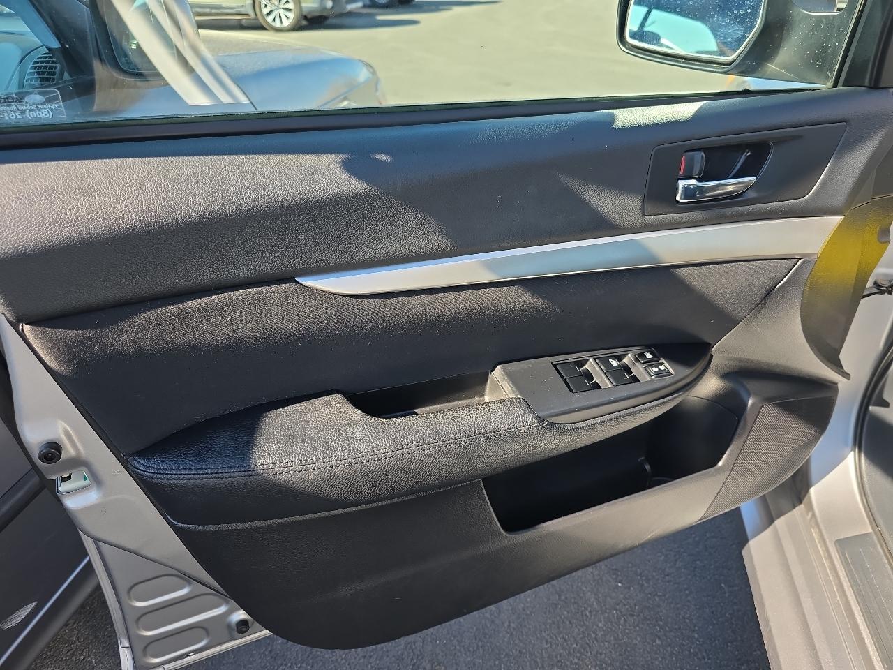 Subaru Legacy 4dr Sdn H4 Auto 2.5i 2010