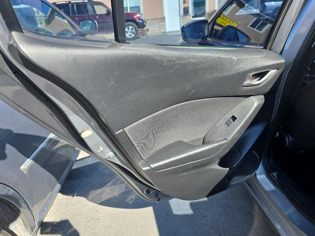 Mazda MAZDA3 4dr Sdn Auto i Touring 2015